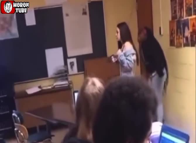 Video :A metal chair strikes a teacher in the head
